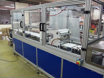 Machine de conditionnement, tapis de mesure et de pliage.