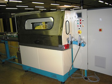 Machine de d&eacute;coupe en ligne