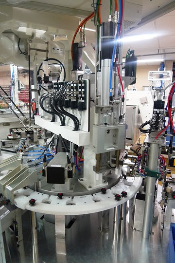 Robot Delta - Cellule d'assemblage bouchons 8