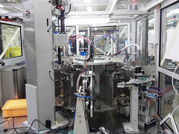 Station de vissage (machine de vissage injecteur)