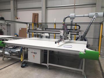 Machine d'assemblage et pr&eacute;paration afiiches 4 morceaux semi automatique (9m&sup2;)