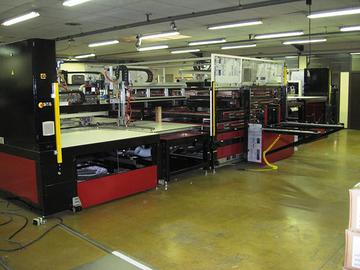 Assemblage et pr&eacute;paration 1/4 d'affiches en demi-affiches (demi-senior) automatique