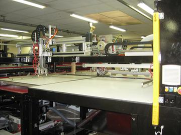 Assemblage et pr&eacute;paration 1/4 d'affiches en demi-affiches (demi-senior) automatique (2)