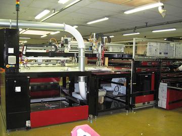 Assemblage et pr&eacute;paration 1/4 d'affiches en demi-affiches (demi-senior) automatique