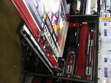 Assemblage et pr&eacute;paration 1/4 d'affiches en demi-affiches (demi-senior) automatique