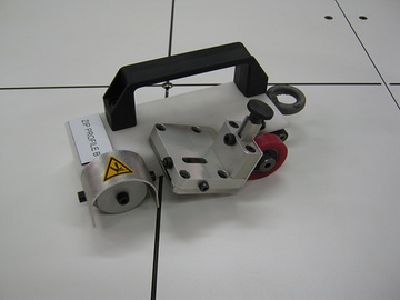 Sabot guid&eacute; de decoupe affiche et de depose de zip