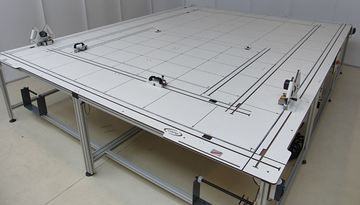 Table manuelle de preparation d'affiches multiformat (2 m&sup2;, 8 m&sup2;, 12 m&sup2;)